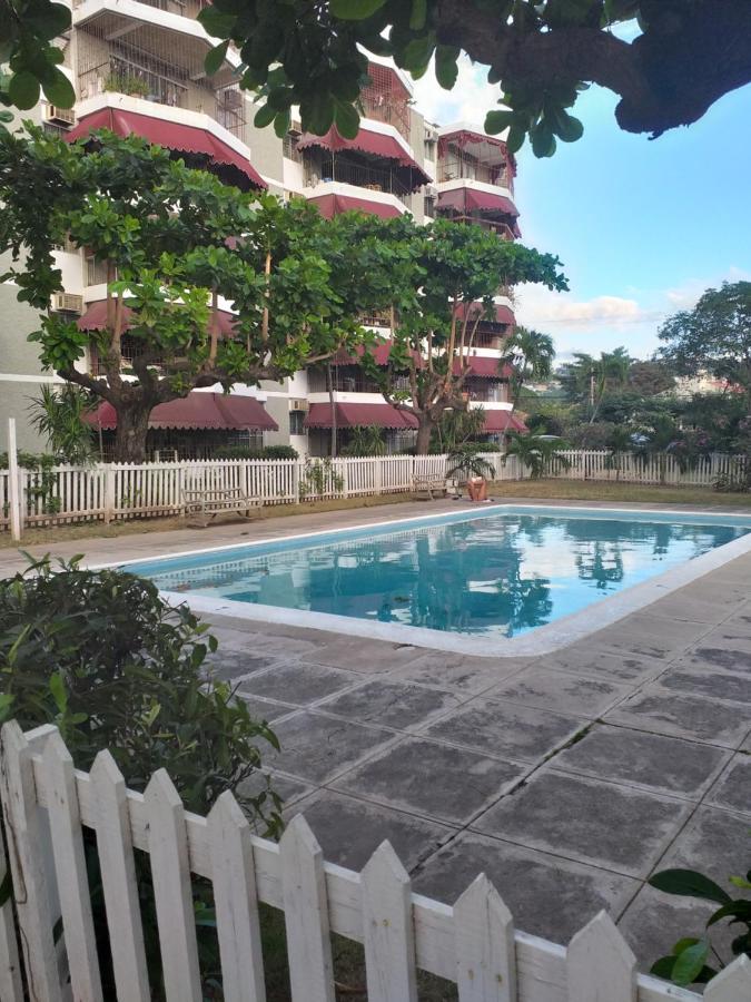 Rooms By The Pool Kingston Exteriér fotografie